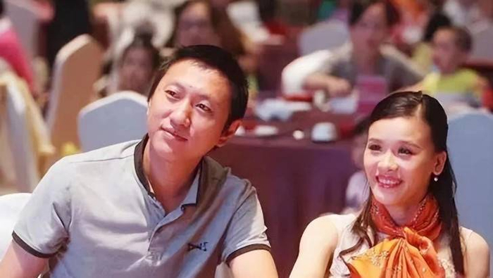 lol竞猜-瘫痪28年桑兰现状:45岁仍白皙漂亮,嫁资产千万老公,儿子已12岁|黄健|全运会|跳马|摘金|体操_新浪体育_新浪新闻