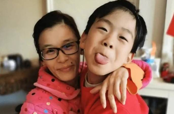 lol竞猜-瘫痪28年桑兰现状:45岁仍白皙漂亮,嫁资产千万老公,儿子已12岁|黄健|全运会|跳马|摘金|体操_新浪体育_新浪新闻